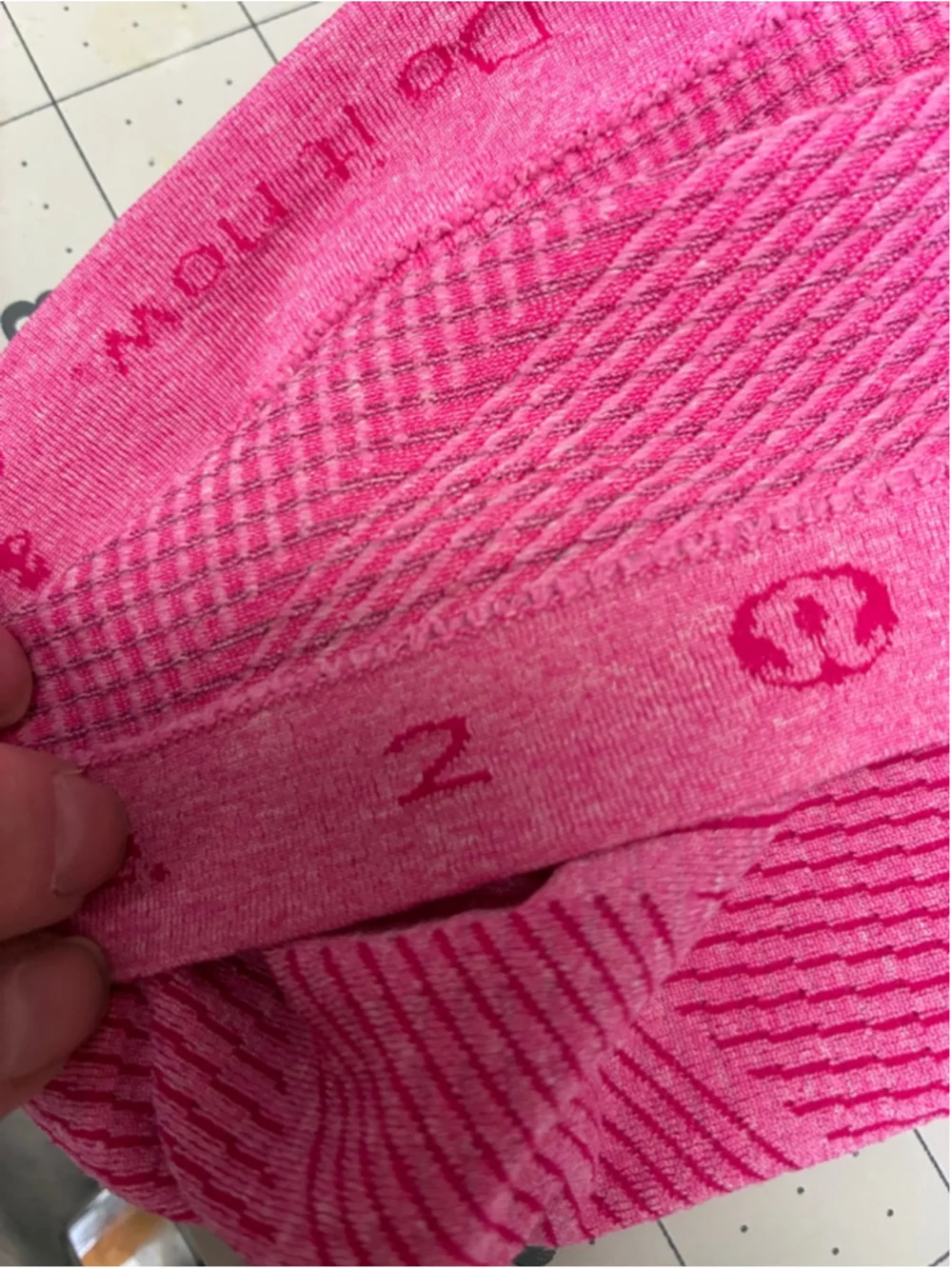 Lululemon Run Swiftly Tech Racerback in Heathered Jewelled Magenta Size 2